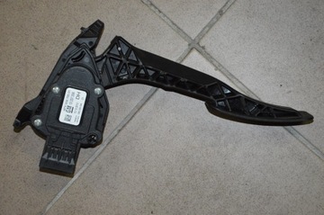 фото thumb №1, Педаль газа opel insignia 13237356