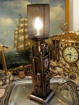 LAMPA Z ZEGARKIEM STEAMPUNK MASZYNA CZASU GRAWER v