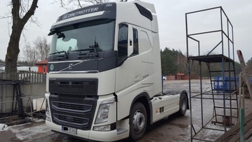 Volvo FH4, межосевые кузова, спойлеры на обтекатели