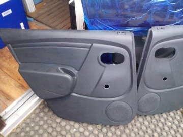 Обивка дверь левая зад dacia duster рестайлинг 16- фото №1