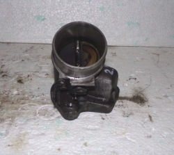 ДРОССЕЛЬНАЯ ЗАСЛОНКА Audi A4 2,5 tdi 8D0145950D