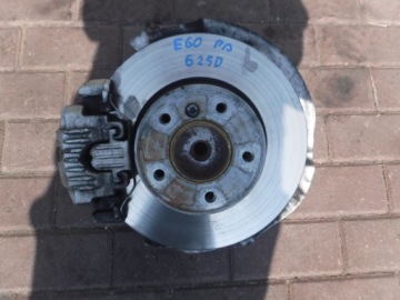 ступица передняя правая BMW E60 E61 525D 2.5d