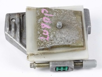 Mercedes w208 fasteners glass front right a2087250232, фото