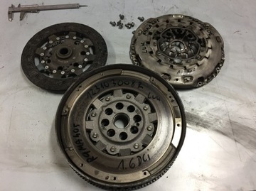 Сцепление двухмассовый маховик 123103008r nissan 1. 6dci, фото