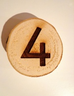 Подставка для обручальных колец из среза березы.