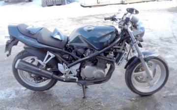 Детали двигателя Suzuki GSF 400 Bandit.