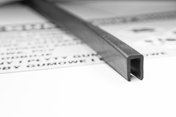 USZCZELKA KRAWĘDZIOWA NARANTOWA NA RANT TYPU: U