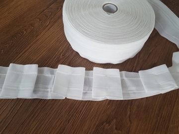 Бабочка бабочка на 2 -й 6 -сантиметровой занавеске хлопковой занавески