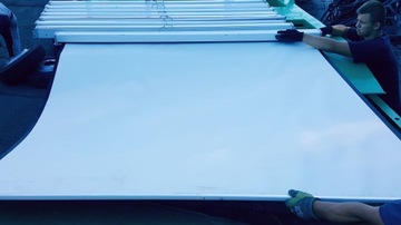 EKRAN PROJEKTORA zwijany 2x2 metra