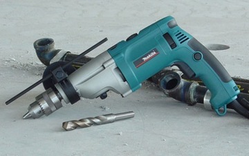 МОЩНАЯ УДАРНАЯ ДРЕЛЬ 1010 ВТ MAKITA HP2070 В КОРПУСЕ