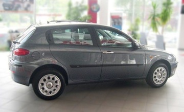 LIŠTA DVEŘNÍ BOČNÍ NA DVEŘE ALFA ROMEO 147