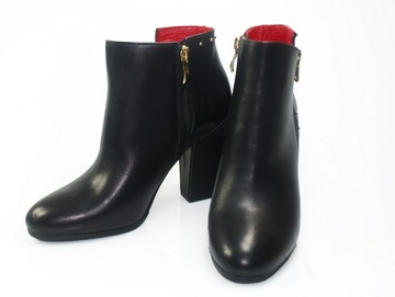 WYPRZEDAŻ CARINII B4563 botki czarne lico słupek 40