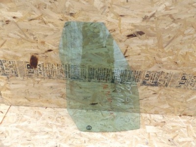 Скло двері ліва chrysler voyager caravan 08-16r фото №1