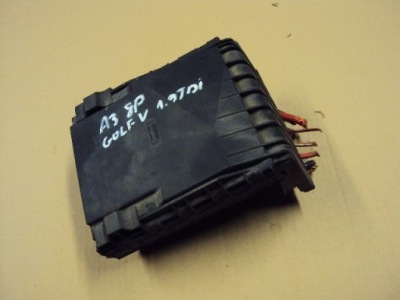 Коробка предохранителей audi a3 golf v 1k0937125a фото №1