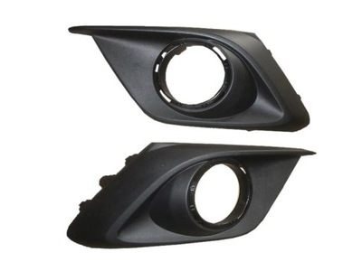 Рамка решітка протитуманної фари права бампер mazda 3 2014- фото №1