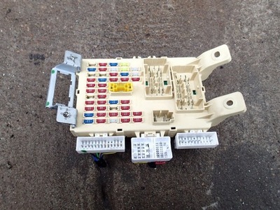 Коробка запобіжників hyundai i20 91951-1j040 фото №1