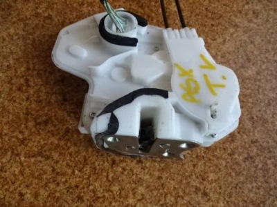 Mitsubishi asx 11r замок привід задня лівий фото №1