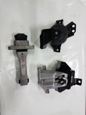 Sportage iv кронштейн подушка коробки 1.7 crdi 15- фото №1