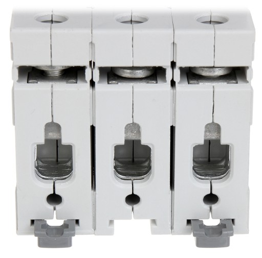 АВТОМАТИЧЕСКИЙ ВЫКЛЮЧАТЕЛЬ LEGRAND RX³ 3P B20A 419170