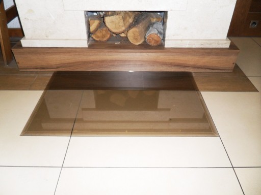 PODSTAWA SZKLANA PRZED KOMINEK 60x40 cm BRĄZOWA