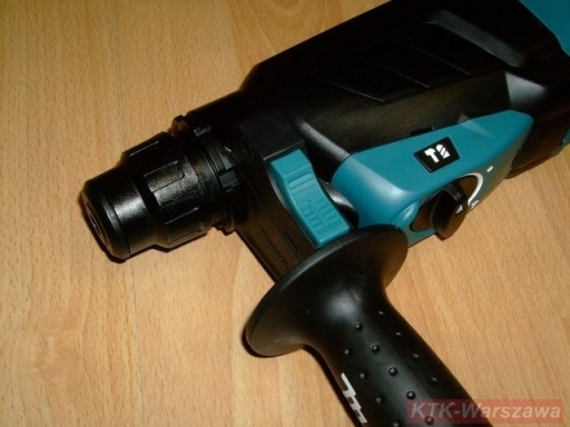 Ударная дрель Makita SDS Plus 800 Вт + набор сверл и долот 17 шт.