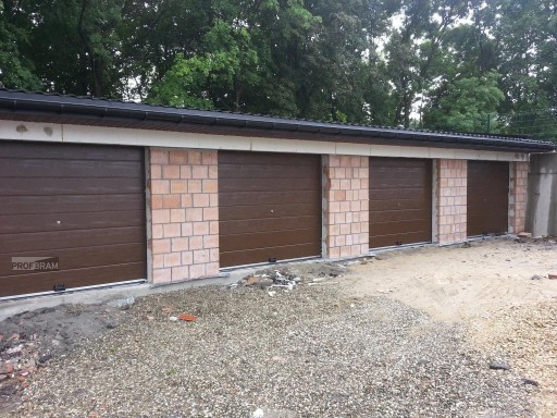 Segmentowa Brama Garażowa 260x250 - BRĄZ / BIEL
