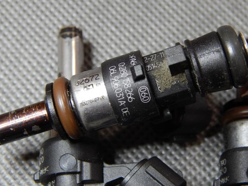 SKODA OCTAVIA III nozzle injector 06L906031A