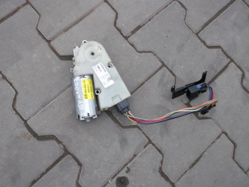 2213197B05 - ДВИГУН ЛЮКА RENAULT LAGUNA 2