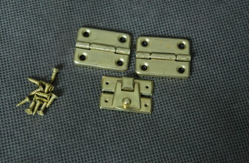 Zawiasy zapięcie zawiaski do szkatułek kuferków • Opinie - Allegro