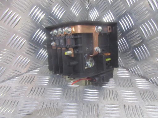 3W0971235C - КЛЕМНА КОРОБКА ЗАПОБІЖНИК BENTLEY GT 3W0937548C