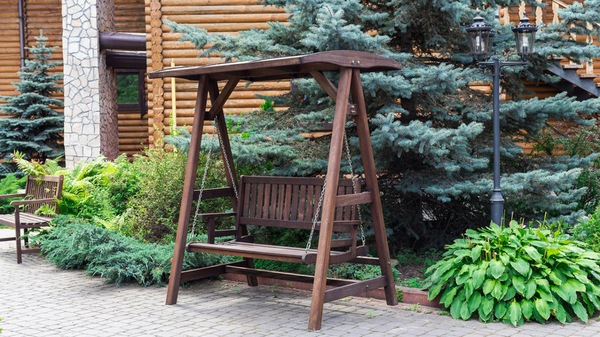 Odpočívajte v záhrade - odporúčané kreslá, pohovky a hojdačky