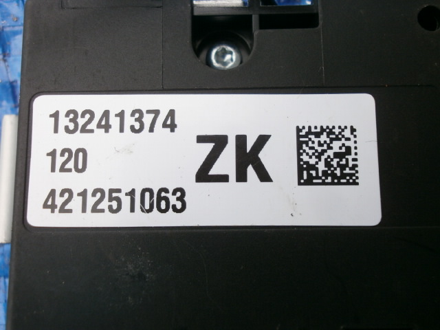 OPEL-CZESCI INSIGNIA AMPLIFICATEUR ANTENNES 13241374 ZK