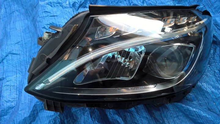 MERCEDES C W205 LEFT LAMP LED 2058200561 photo 2 - milautoparts-fr.ukrlive.com