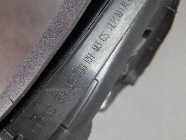 фото №3, Audi s5 f5 прокладка дверь правых купе 8w6831708