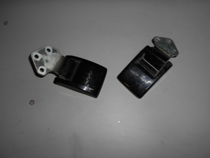 SCHARNIER TÜR PRAWYCH VW T5 7H0827154 MOTYLE