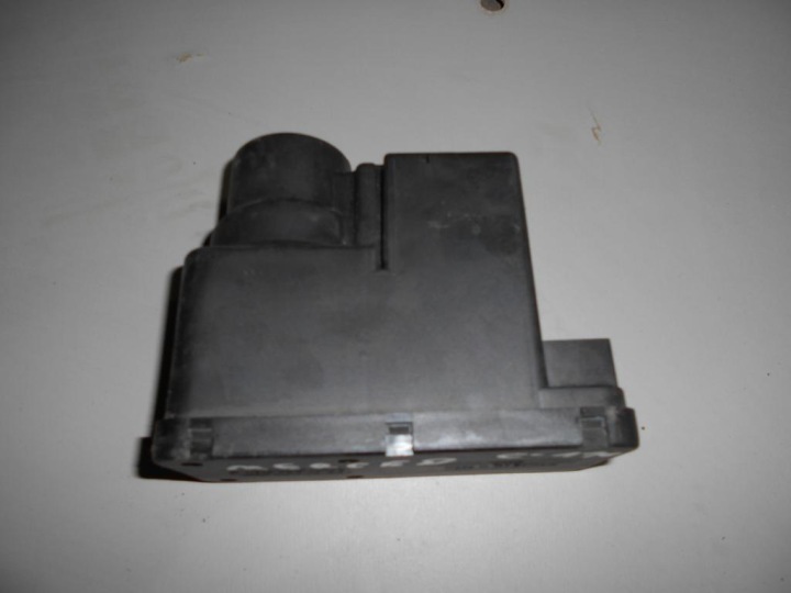 POMPKA CENTRALNEGO ZAMKA MERCEDES W2028001948