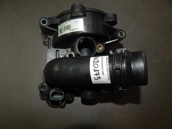 AUDI Q3 8U 2.0 TFSI Wasserpumpe 06J121026AS 06J121111D