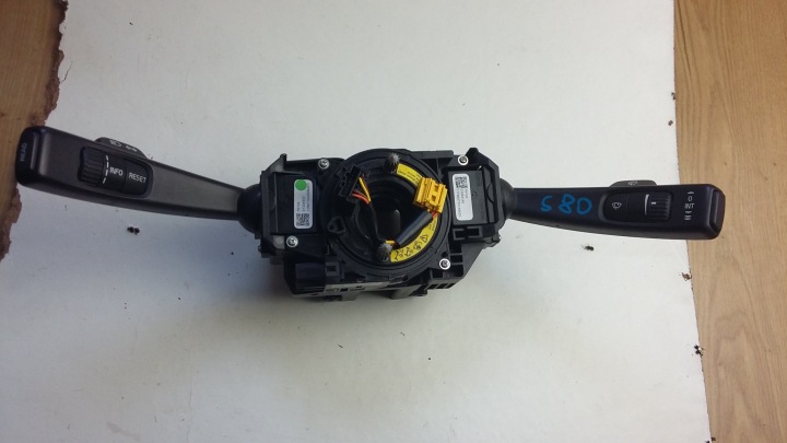 ring MANETKA below steering wheel, VOLVO S80 II 31343218 31334647 OE