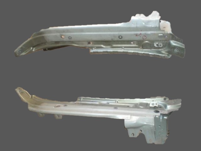 DZWIGAR blatníku AUDI Q7 4L0805158A 4L0805157A