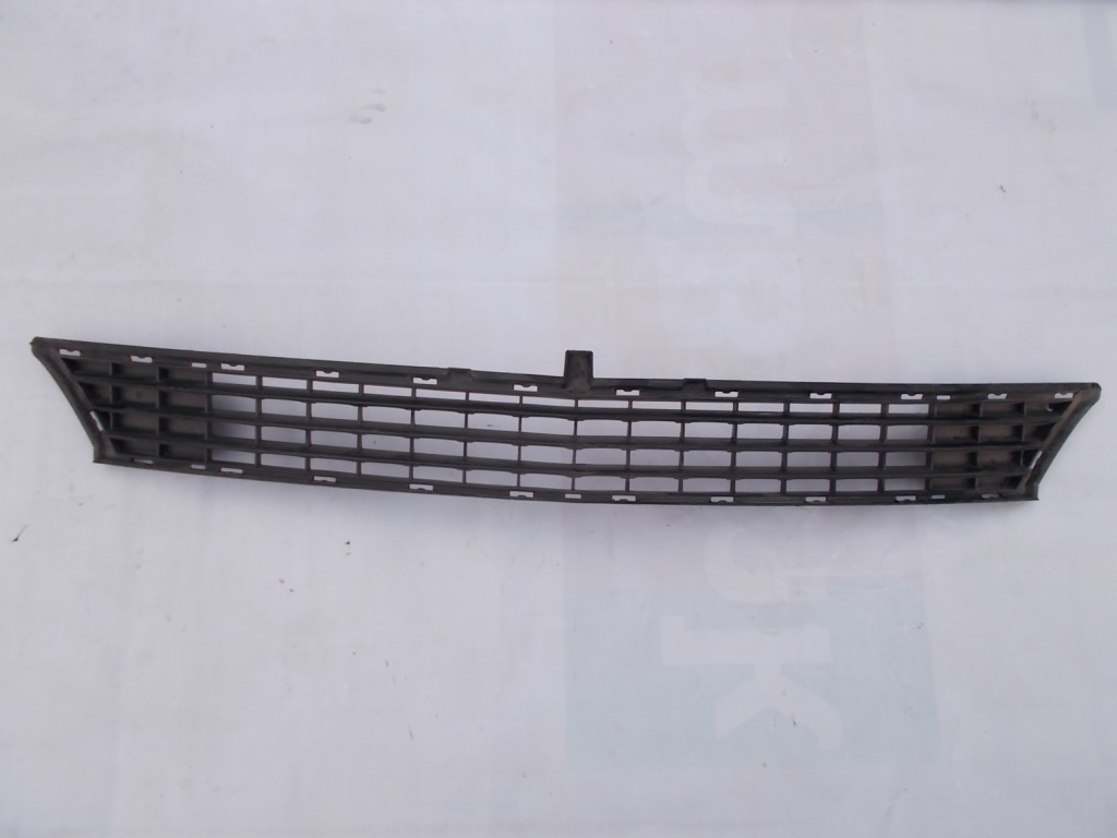 Купить Mercedes b w245 решётка w бампер средняя