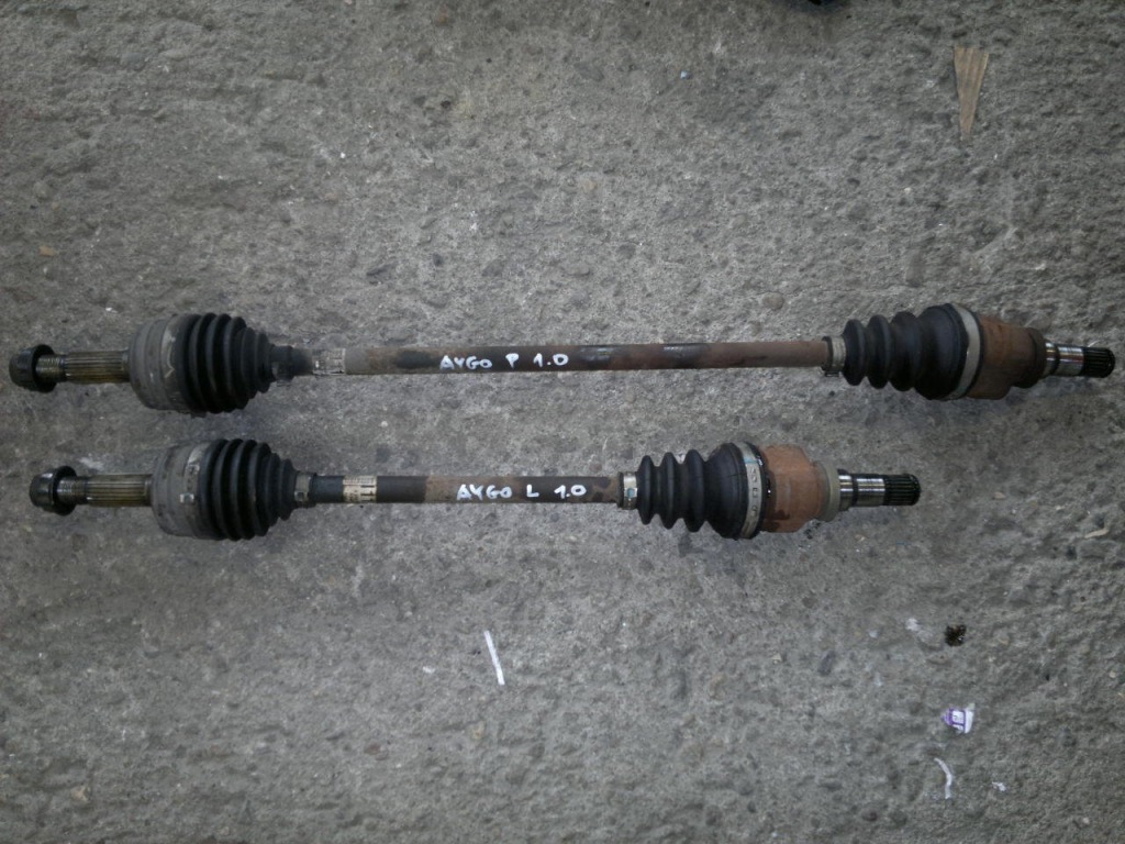 фото №1, Toyota aygo c1 107 06-12 1,0 vvt привідний вал ліва короткий