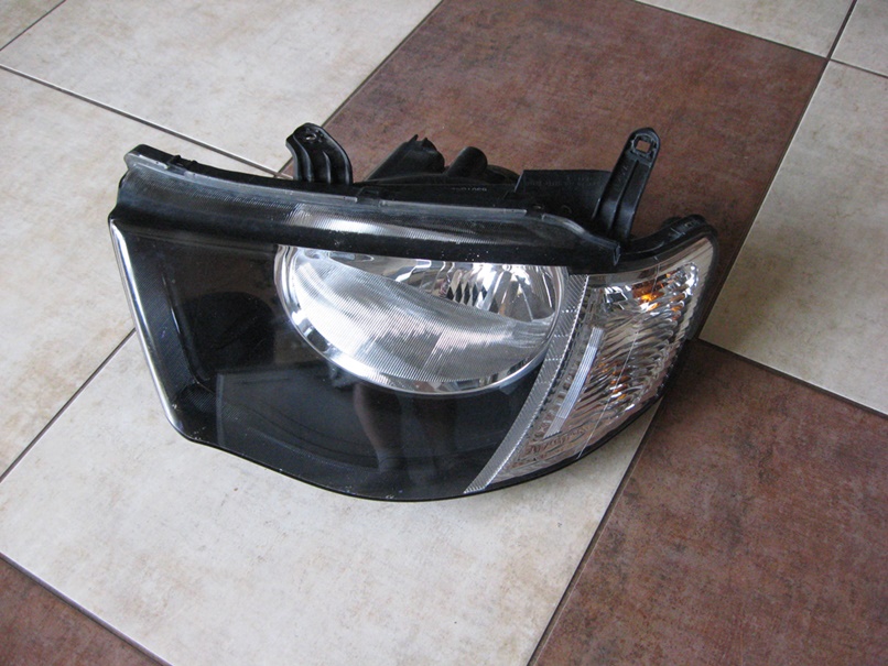 фото №1, Ліва лампа перед --- mitsubishi l200 !!!
