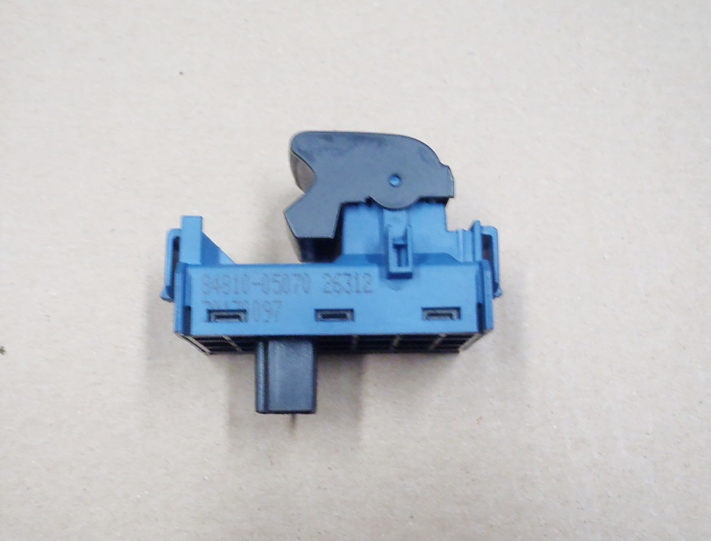 фото №1, Avensis t27 08-18 verso клавиша переключатель стекло