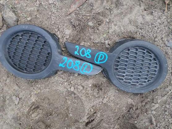 фото №3, Peugeot 208 решётка противотуманной фары левая идеальное состояние