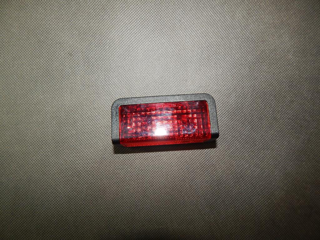 фото №1, Bmw 7 f01 740 лампа крышки 9185401