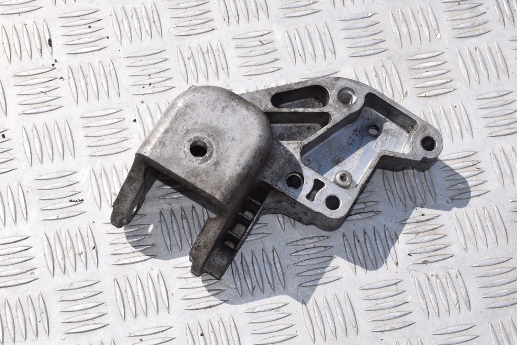 Купити Кронштейн двигуна citroen c5 iii x7 9685847180