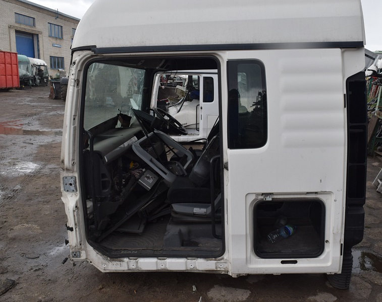 фото №1, Ліва сторона кабіни чверть man tga tgx