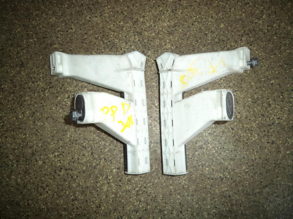 фото №1, Peugeot 308 напрямна скло напрямна правий перед