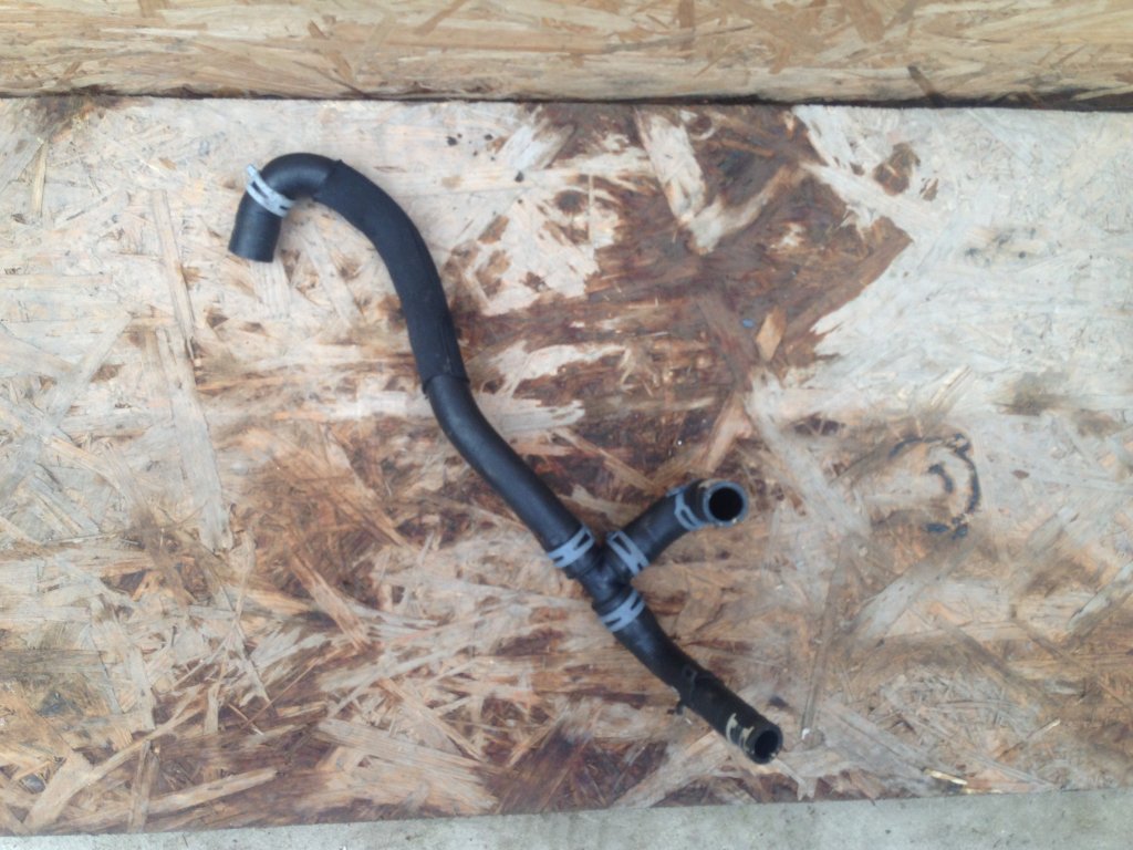 фото №1, Wąż резиновый audi q7 4m0819372br