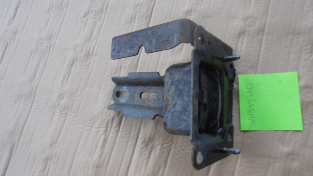 фото №1, Citroen c3 1.4 кронштейн подушка коробки 9641949580